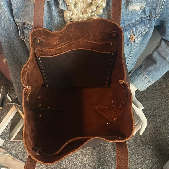 KMM&Co large brown Kodiak leather tote - Picture 10 of 17